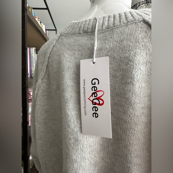 Gray Crew Neck Sweater with Ribbed Detailing - Picture 3 of 4